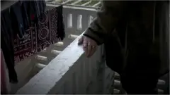 একজনের হাত