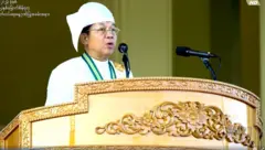  စိန်ရတုလွတ်လပ်ရေးနေ့အခမ်းအနားကို ဒီကနေ့ နေပြည်တော်မှာ ကျင်းပပြီး  စစ်ကောင်စီ ဥက္ကဋ္ဌ  ချုပ်မှူးကြီး မင်းအောင်လှိုင်က ဗိုလ်ရှုခံမှာ မိန့်ခွန်းပြောခဲ့ပါတယ်။ 