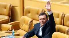 عزیزی خادم رئیس فدراسیون فوتبال ایران شد، صدای انتقادات بلند