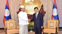 လာအိုသမ္မတနဲ့ အတူတွေ့ရတဲ့ သံအမတ်ကြီး ဦးမြတ်သက်ဦး