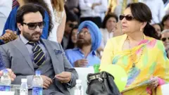 نواب سیف علی خان اپنی والدہ اداکارہ شرمیلا ٹیگور کے ساتھ