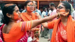 পশ্চিমবঙ্গে বিজেপি কর্মীদের আনন্দ