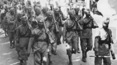 पहिल्या महायुद्धात भारतातून जवळपास 14 लाख लोकांनी ब्रिटिश इंडियन आर्मीमध्ये सेवा दिली होती.