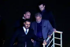 Lula chega a Curitiba para cumprir pena de prisão, em 2018