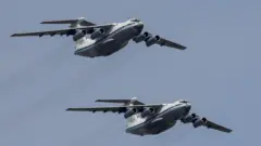 Indege ebyiri z'ubwikorezi zo mu bwoko bwa Il-76 