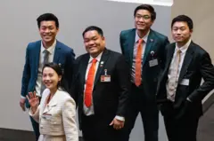 สส.ก้าวไกล ในระหว่างประชุมสภาเพื่อพิจารณาร่าง พ.ร.บ.งบประมาณปี 2567 วาระ 2-3