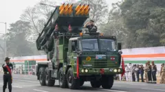 रिपब्लिक डे परेड में पिनाका वेपन सिस्टम का प्रदर्शन 