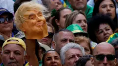 Ato na Paulista pela anistia em 6 de abril de 2025.