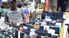 A 2000 kasuwar wayoyin salula ta buɗe a Lagos