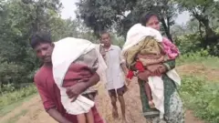 दोन्ही लेकरांचा मृतदेह खांद्यावर घेऊन चिखलाचा रस्ता तुडवत 15 किलोमीटर पायपीट, गडचिरोलीत नेमकं काय घडलं?