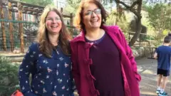 سکول میں ایک یہودی اور ایک فلسطینی مسلم خاتون