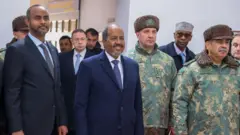 ፕረዚደንት ሶማልያ ሓሰን ሸኽ ማሕሙድ ኣብ ኣዘርባዣን