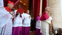 Papa Leão 14 na sacada de São Pedro