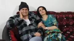 عکس پخشان عزیزی با پدرش