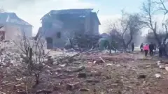 Mariupolun yaşayış məntəqələrinin Rusiya qoşunları tərəfindən atəşə tutulmasının nəticələri. 10 mart 2022