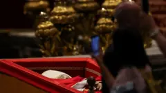 Rosto do papa no caixão