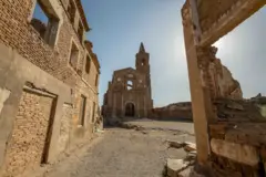 Fachada de la iglesia de San Martín de Tous.