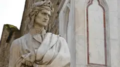 Floransa'daki Dante heykeli