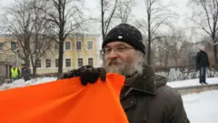 Александр Скобов на митинге в 2012 году