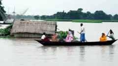 আসামের ধুবড়িতে চরাঞ্চলের মানুষজন