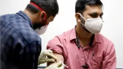 कोरोना, लस