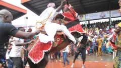 Awọn ẹlẹsin nibi ajọdun ojude ọba kan