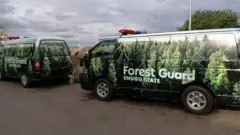 Ụgbọala ndị Forrest Guards n'Enugwu