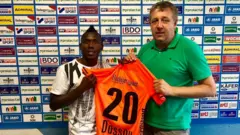 L'international Béninois Jodel Dossou lors de sa signature de son contrat