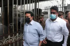 වැට් බදු ගෙවීම පැහැර හැරීමේ සිද්ධියක් සම්බන්ධයෙන් ඩබ්ලිව්.එම්. මෙන්ඩිස් සමාගමේ අධ්‍යක්ෂ අර්ජුන් ඇලෝසියස් ඇතුළු තුන්දෙනෙකුට කොළඹ මහේස්ත්‍රාත් අධිකරණය අද (ඔක්තෝබර් 14 වැනිදා) මාස 06 ක සිර දඩුවම් නියම කළේය.