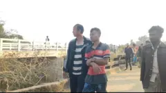 রবিবার দুপুর থেকে বাংলাদেশে প্রবেশ করতে শুরু করে মিয়ানমারের সীমান্ত-রক্ষী বাহিনী