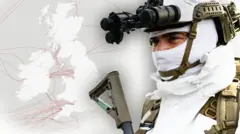 Британский военнослужащий на фоне карты