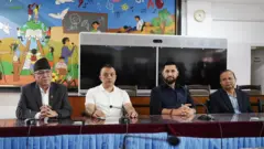 क्रमश: बायाँबाट पुष्पकमल दाहाल, गगन थापा, रवि लामिछाने र शङ्कर पोखरेल