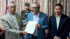 कोशी प्रदेश प्रमुख परशुराम खापुङ्गले नेकपा एमाले कोशी प्रदेशसभा संसदीय दलका नेता हिक्मतकुमार कार्कीलाई मुख्यमन्त्री नियुक्त गरे