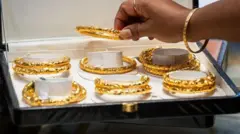 රත්ත්‍රන් භාණ්ඩ අසුරා ඇති ආකාරය