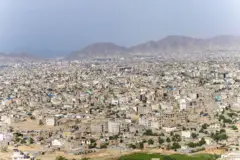عکسی از شهر کابل که از نمای بالا گرفته شده و منطقه بسیار وسیعی را نشان می‌دهد