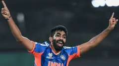 जसप्रीत बुमराह विकेट लेने के बाद हाथ उठाकर जश्न मनाते हुए 