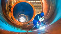 Сварка башни ветряка на заводе в китайском Ляньюньгане