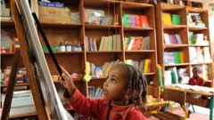 በመዋዕለህጻናት የምትማር ተማሪ