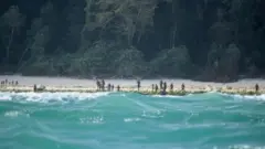 Captura de pantalla de imágenes de video de la isla Sentinel Norte. 