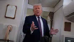 डोनाल्ड ट्रंप