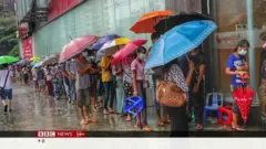 ဘဏ်တွေမှာ ငွေထုတ်ရတာ ဘယ်တော့ အဆင်ပြေမှာလဲ