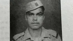 இளமைப் பருவத்தில் சந்திர சிங் கார்வாலி