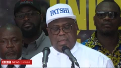 Le président Felix Tshisekedi célèbre sa victoire avec ses partisans.
