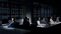초과 근무가 더 큰 생산성으로 이어지지 않는다는 연구가 있지만, 프레젠티즘은 오랫동안 뿌리 깊은 관행이다