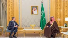 آنتونی بلینکن سفر پنج روزه خود را به خاورمیانه از ریاض آغاز کرده است