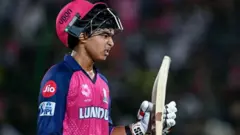 વૈભવ સૂર્યવંશી: 14 વર્ષની ઉંમરે આઈપીએલમાં ડૅબ્યૂ કર્યું અને પહેલા જ બૉલે સિક્સ ફટકારીને રેકૉર્ડ સર્જ્યો