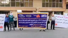 تجمع در اعتراض به «تاخیر در تحویل خودرو»؛ «سایپا دزد مطمئن»