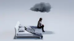 kafasında kara bulutlar olan bir kadın