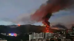 Пожар в Фуэрте Тиуна, крупнейшем военном комплексе Венесуэлы, после серии взрывов в Каракасе