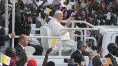 Papa Francisco papamóvel no Sudão do Sul